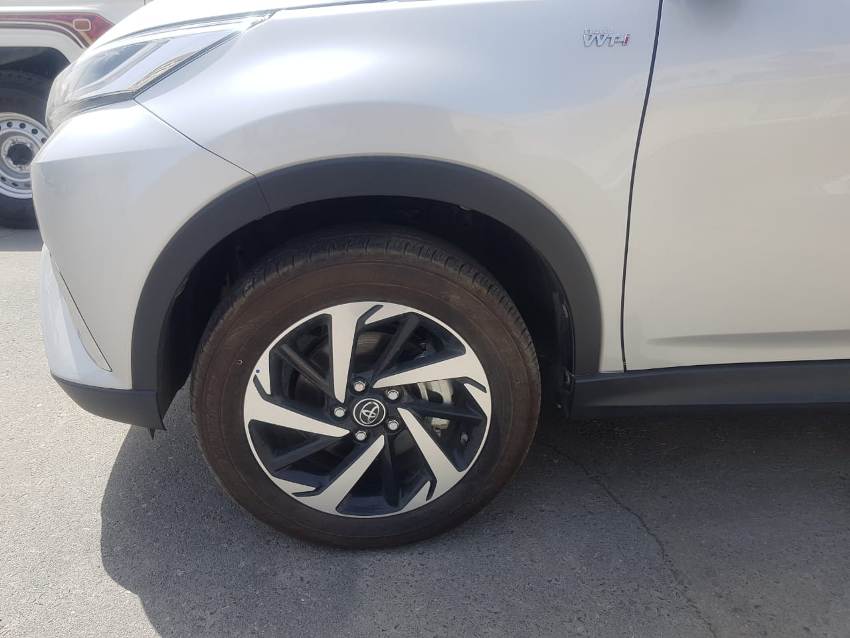 FXKK - TOYOTA RUSH 1.5 AT JEEP SILVER